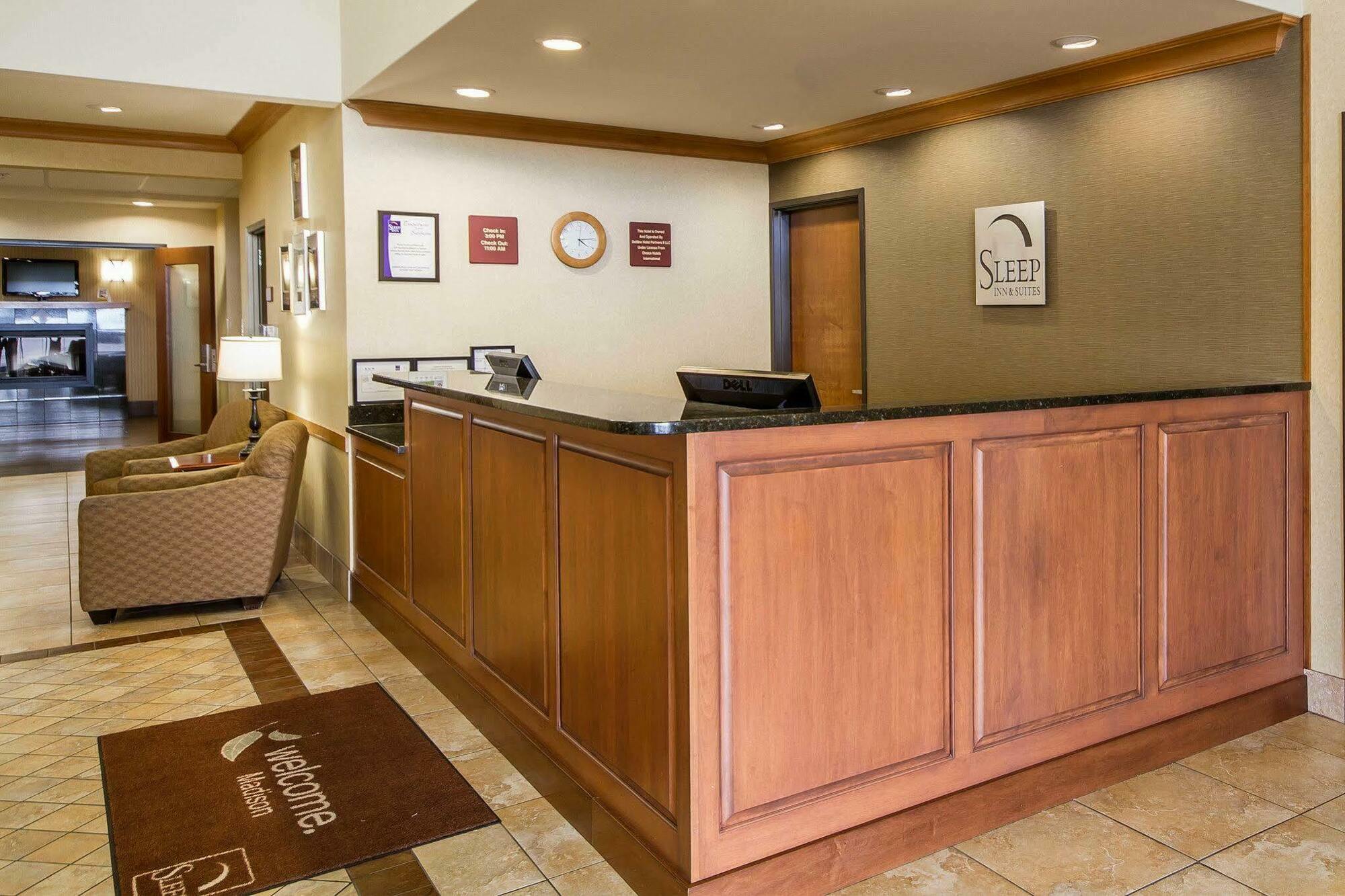 Hotel Sleep & - Monona